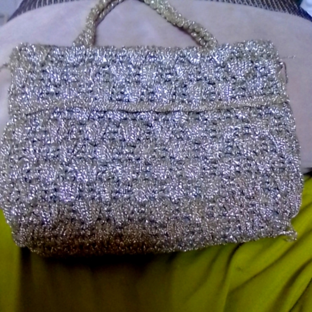 💚💚💚Vintage Tinsel woven clutch 5/$25